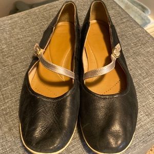 Black Clarks ballet flats size 9